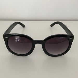Urban Outfitters round sunglasses black